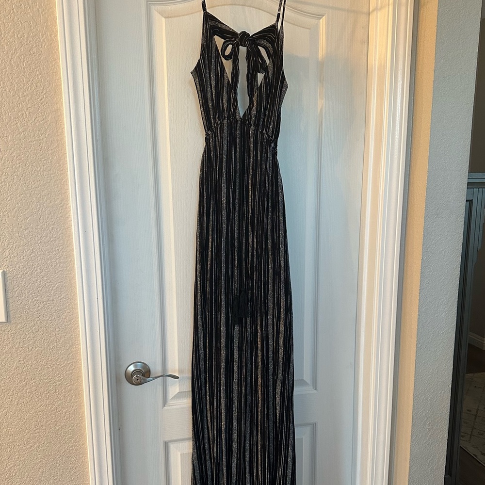 Vici - Blue blush - medium black and white stripe maxi.